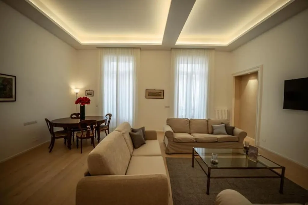 Luxury Apartment In ナポリ
